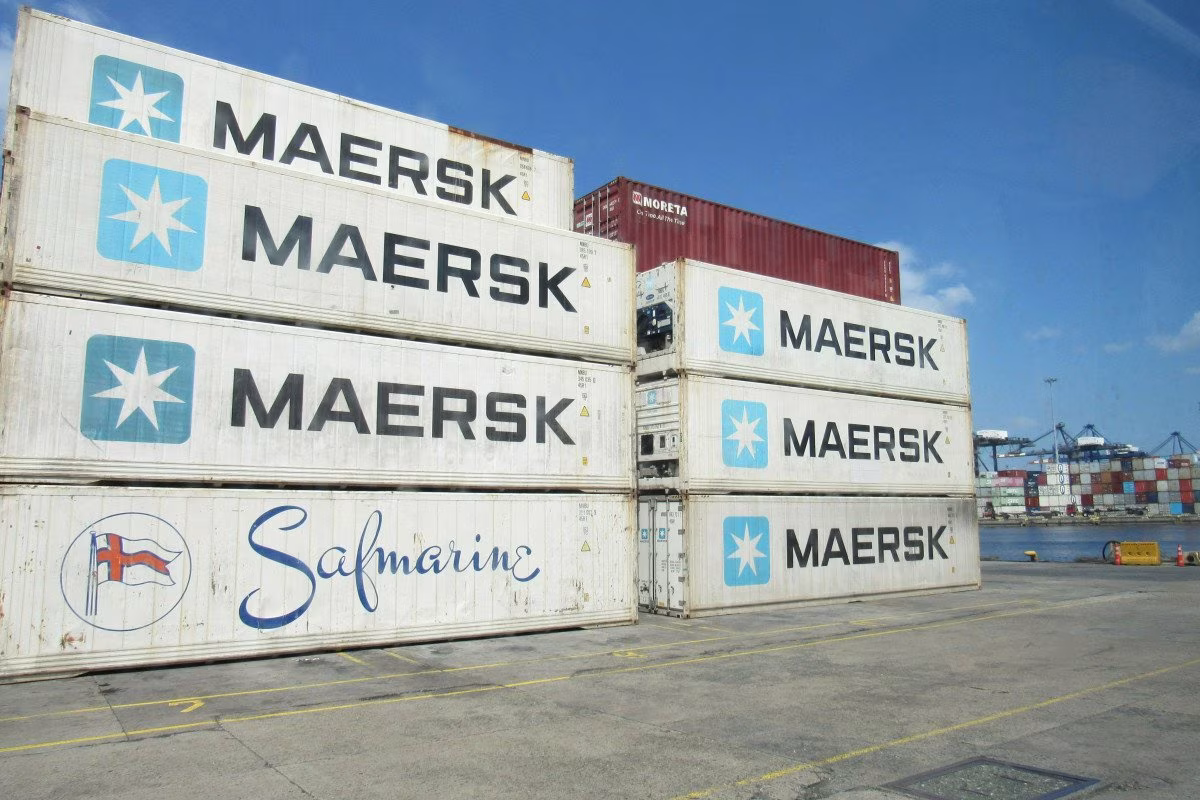 Maersk and Safmarine shipping containers stacked at a port, with red containers visible from Stockmark.it