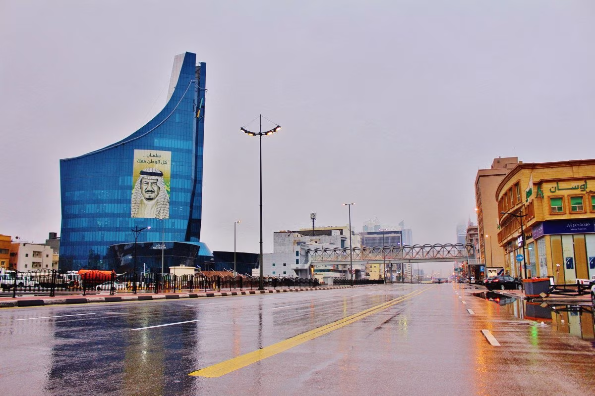 Rainy street in Saudi Arabia with Saudi Aramco building and portrait from Stockmark.it