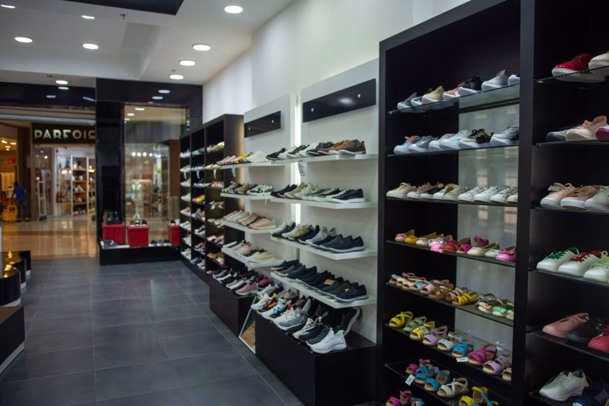 Frasers Group Targets Australian Retail Giant Accent: Strategic Moves and Investor Concerns