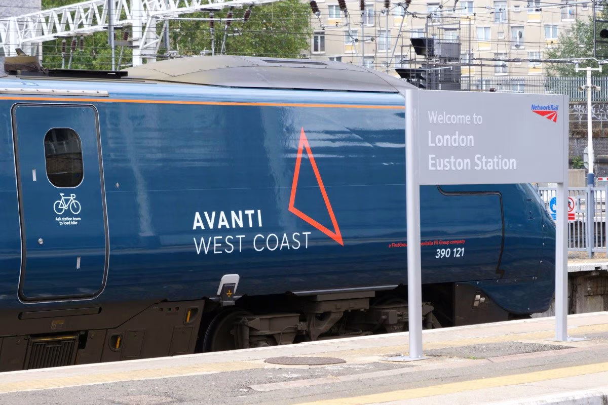 Avanti West Coast train at London Euston Station, a FirstGroup rail operation. from Stockmark.it
