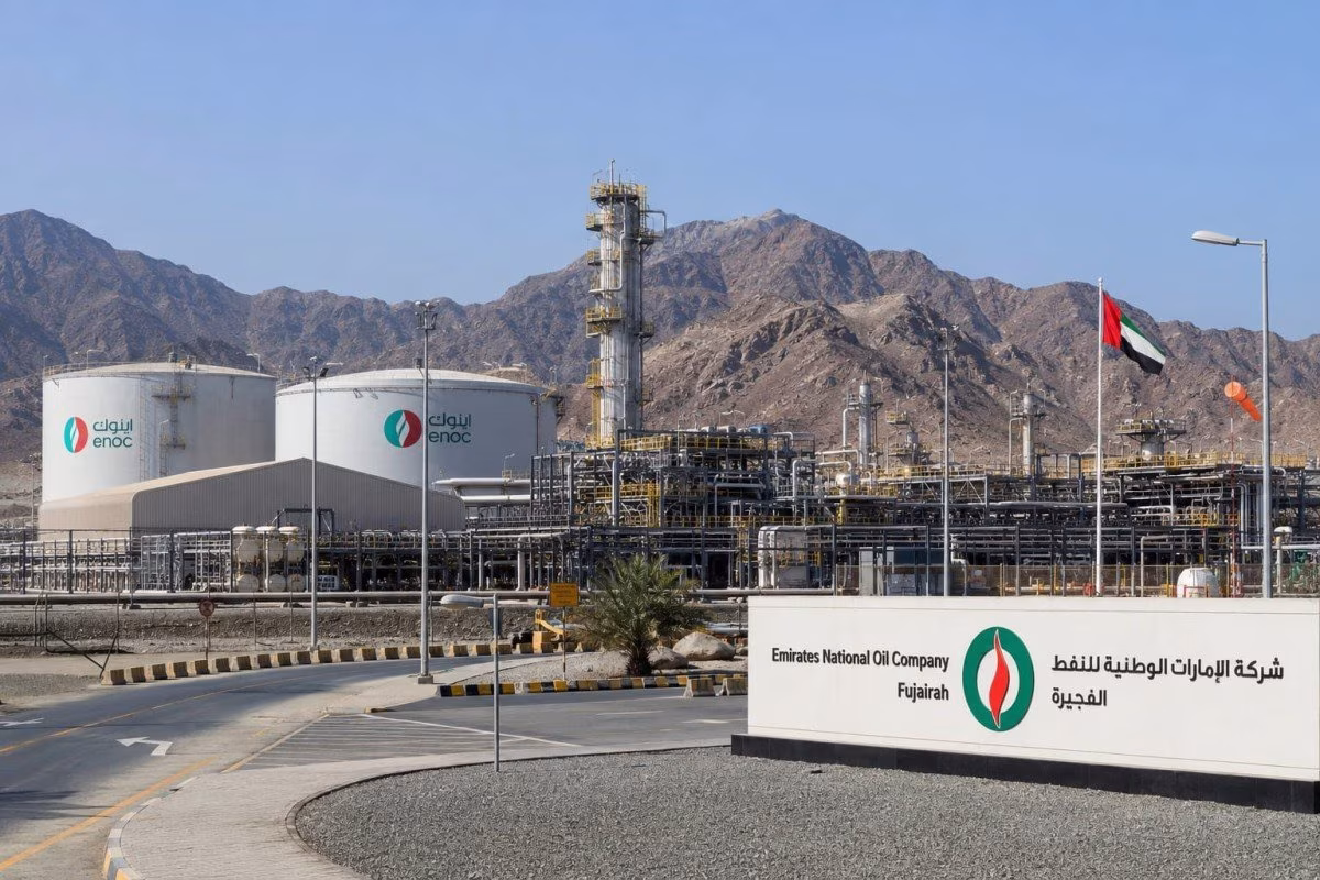 ENOC Fujairah oil storage tanks and refinery with UAE flag from Stockmark.it