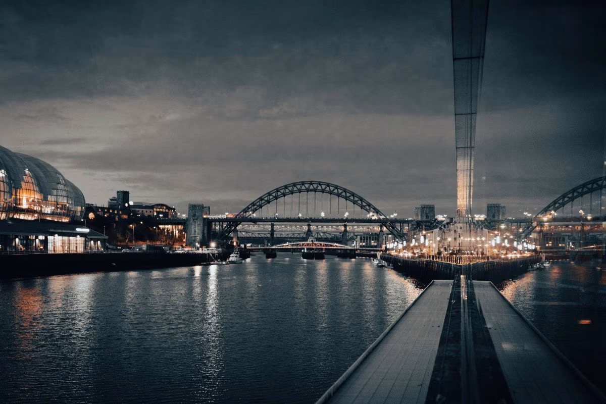 Tyne Bridge, Newcastle Quayside at night, reflecting UK investment concerns from Stockmark.it